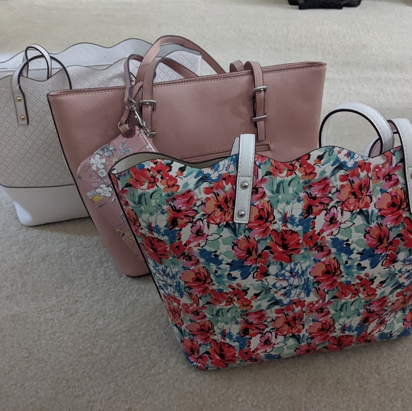 Kelly & Katie Vinna Tote - Picture 2 of 3